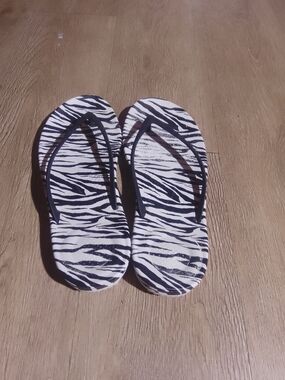 Women’s Zebra Print Sandals - Black & White Flip Flops